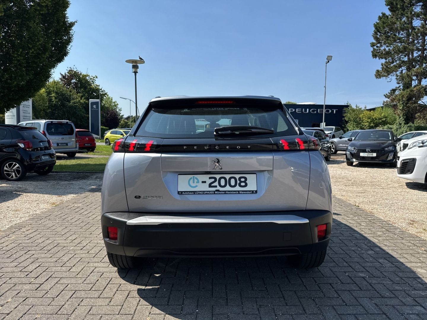 Fahrzeugabbildung Peugeot 2008 Allure Elektro 136 Navi CarPlay  SHZ DAB
