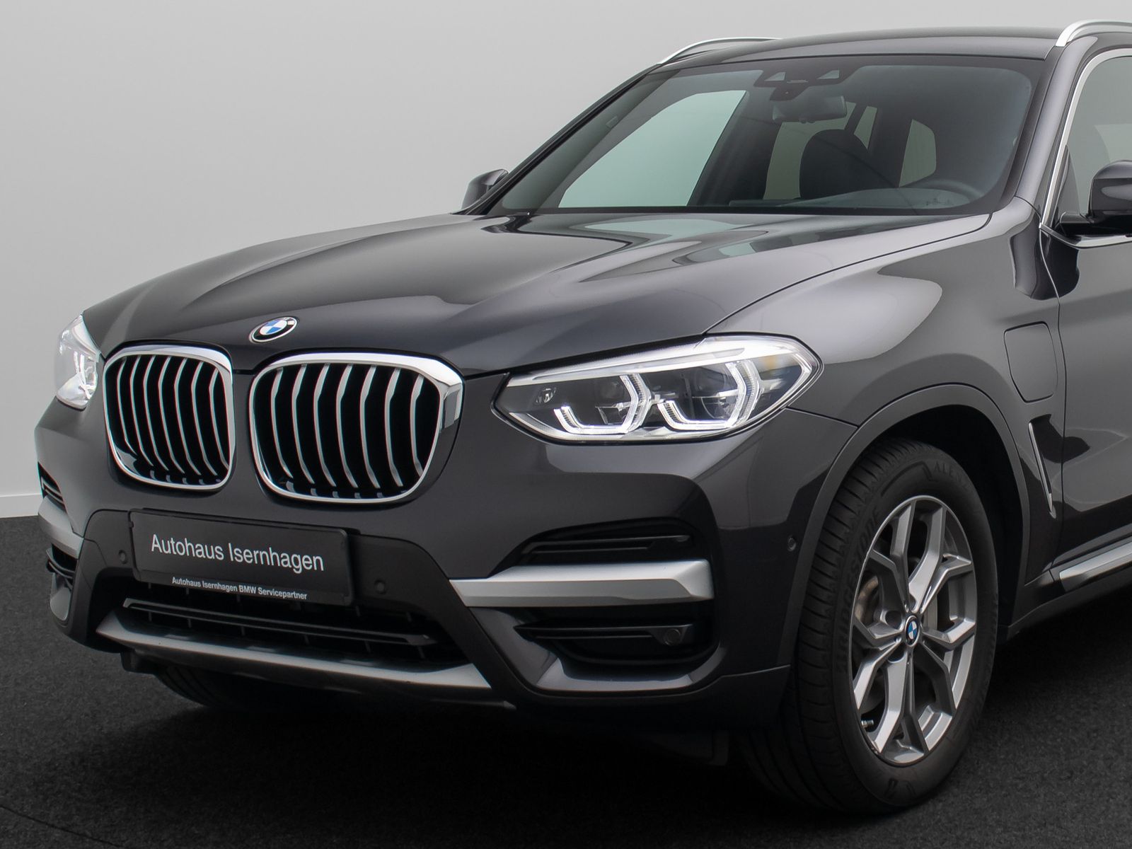 Fahrzeugabbildung BMW X3 xD30e xLine HUD DAB Kamera Alarm HiFi 19Zoll