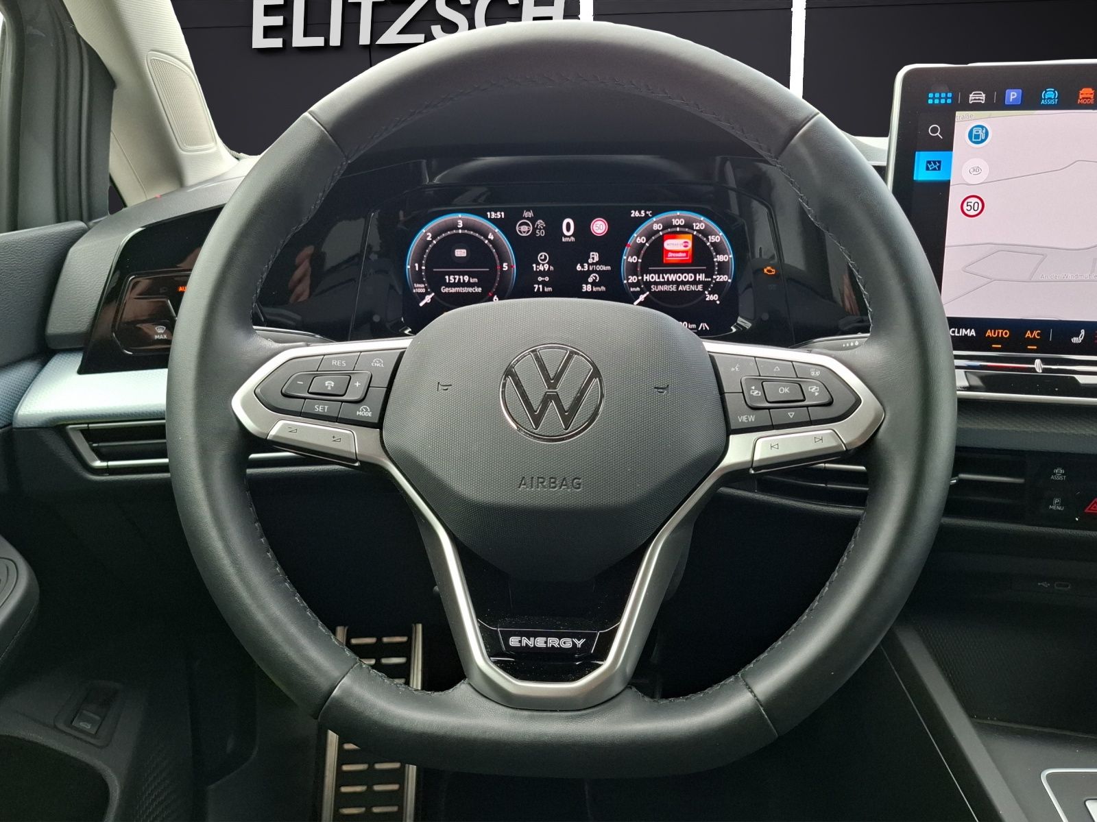 Fahrzeugabbildung Volkswagen Golf VIII Variant TDI Energy DSG LED AHK Navi AC