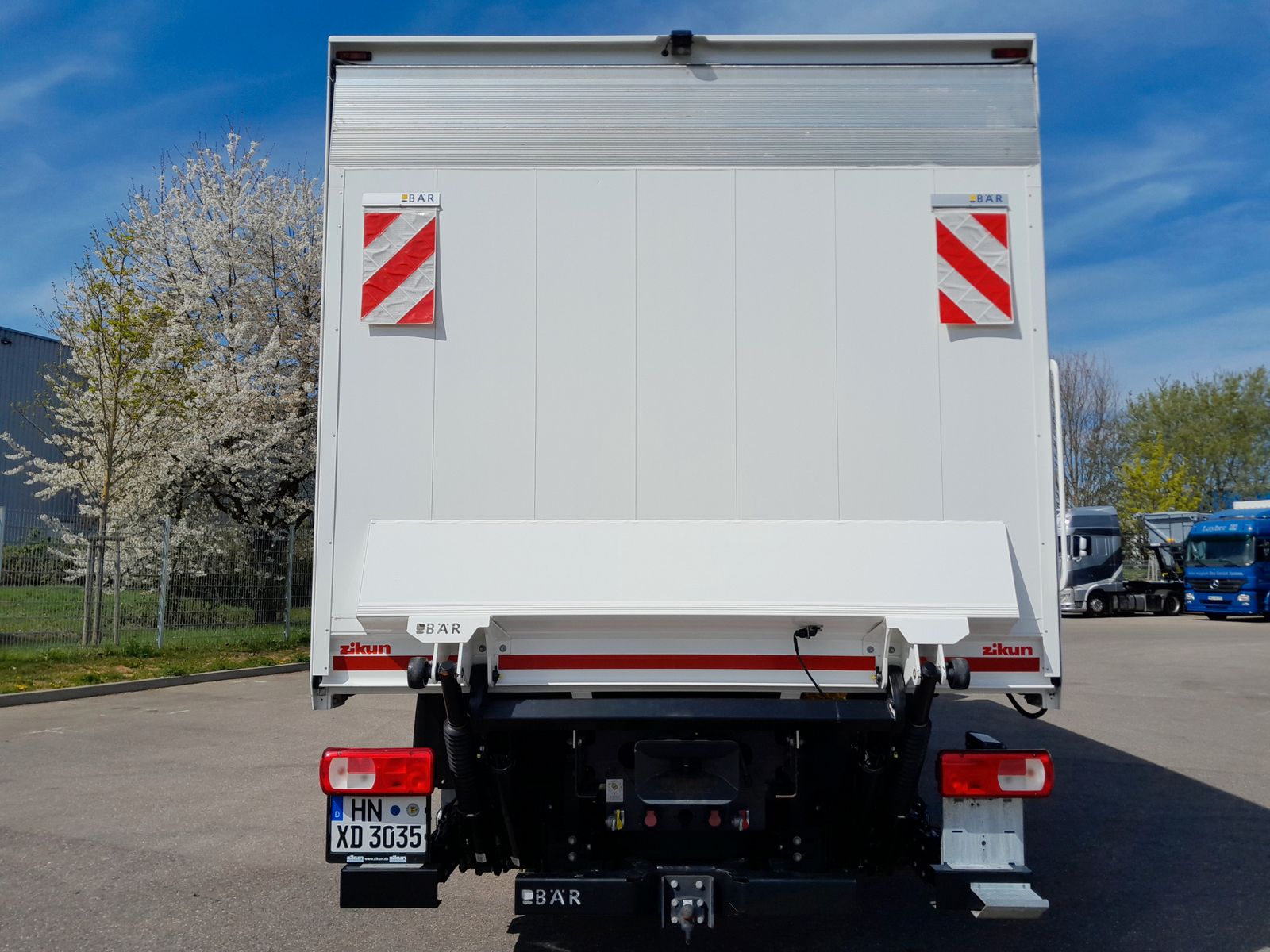 Fahrzeugabbildung DAF FA XD 370 zikun Swing-Board-Aufbau