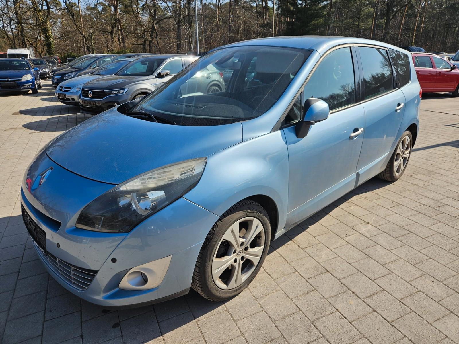 Renault Scenic 2010 — салон