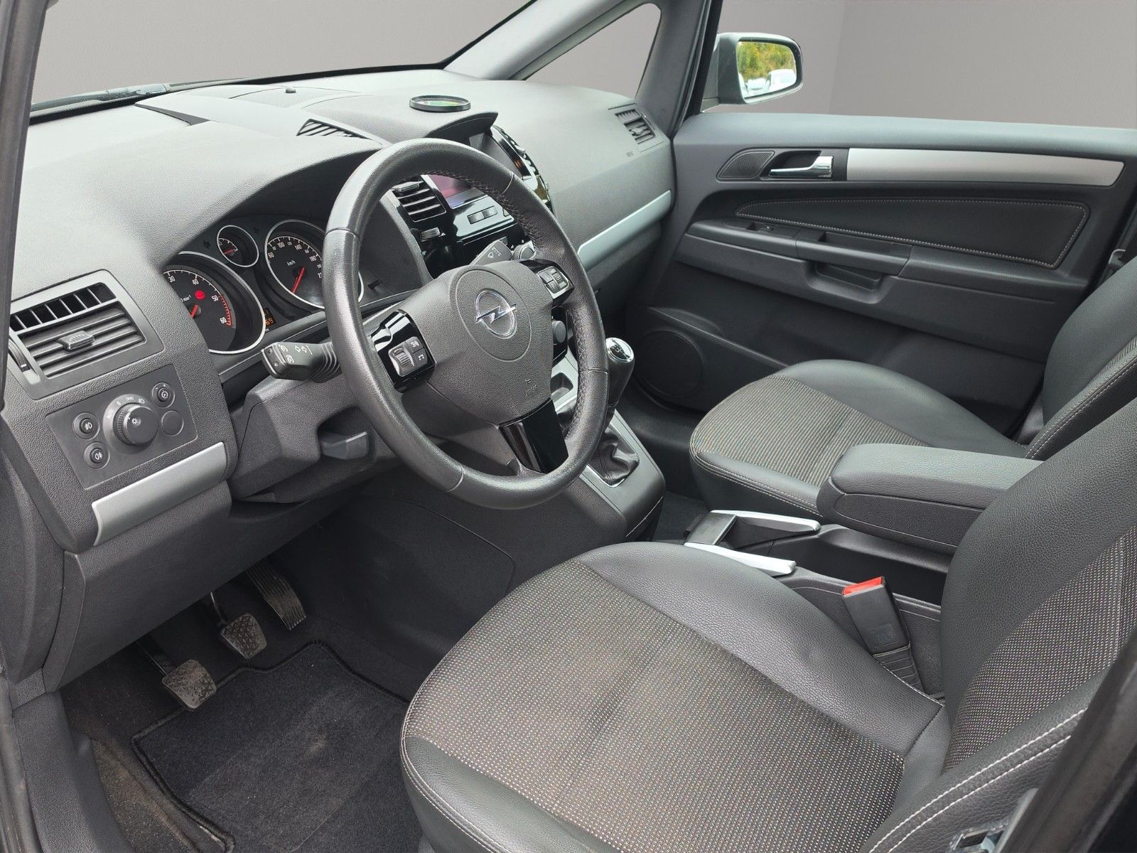 Fahrzeugabbildung Opel Zafira B Innovation "110 Jahre" 7-Sitzer 1.Hand