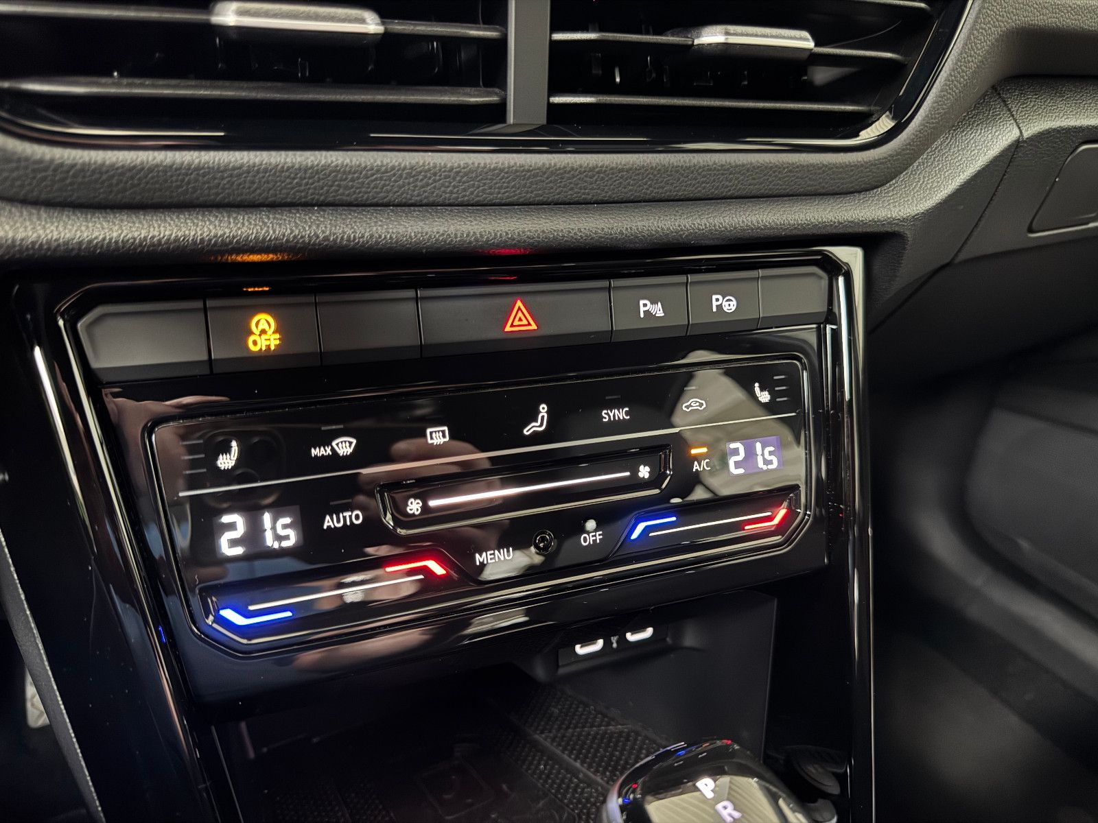 Fahrzeugabbildung Volkswagen T-Roc Black Style+ACC+NAVI+LED+AHK+DIGIT.TACHOw