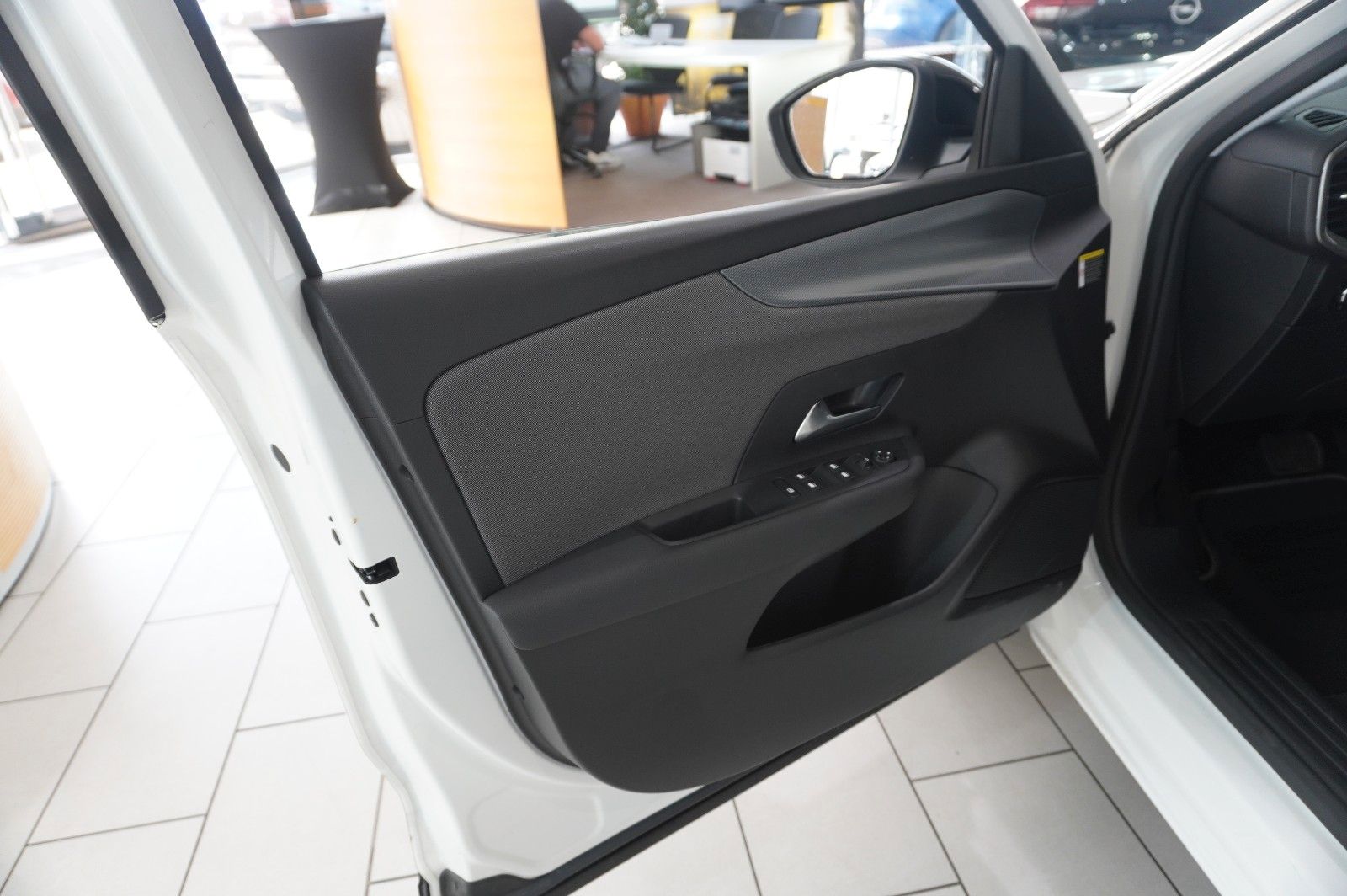 Fahrzeugabbildung Opel Mokka-e EDITION 1-PHASIG LED/KAMERA/SHZ/VIRT/DAB