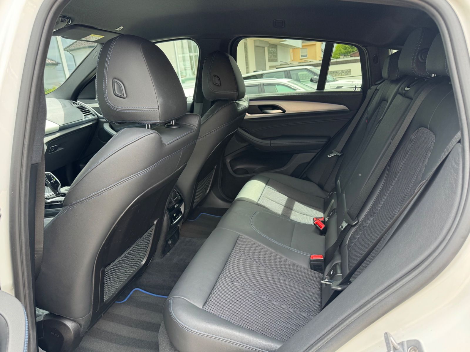 Fahrzeugabbildung BMW X4 M40/ACC/LED/AHK/Leder/HUD/Ambiente/360°Cam/