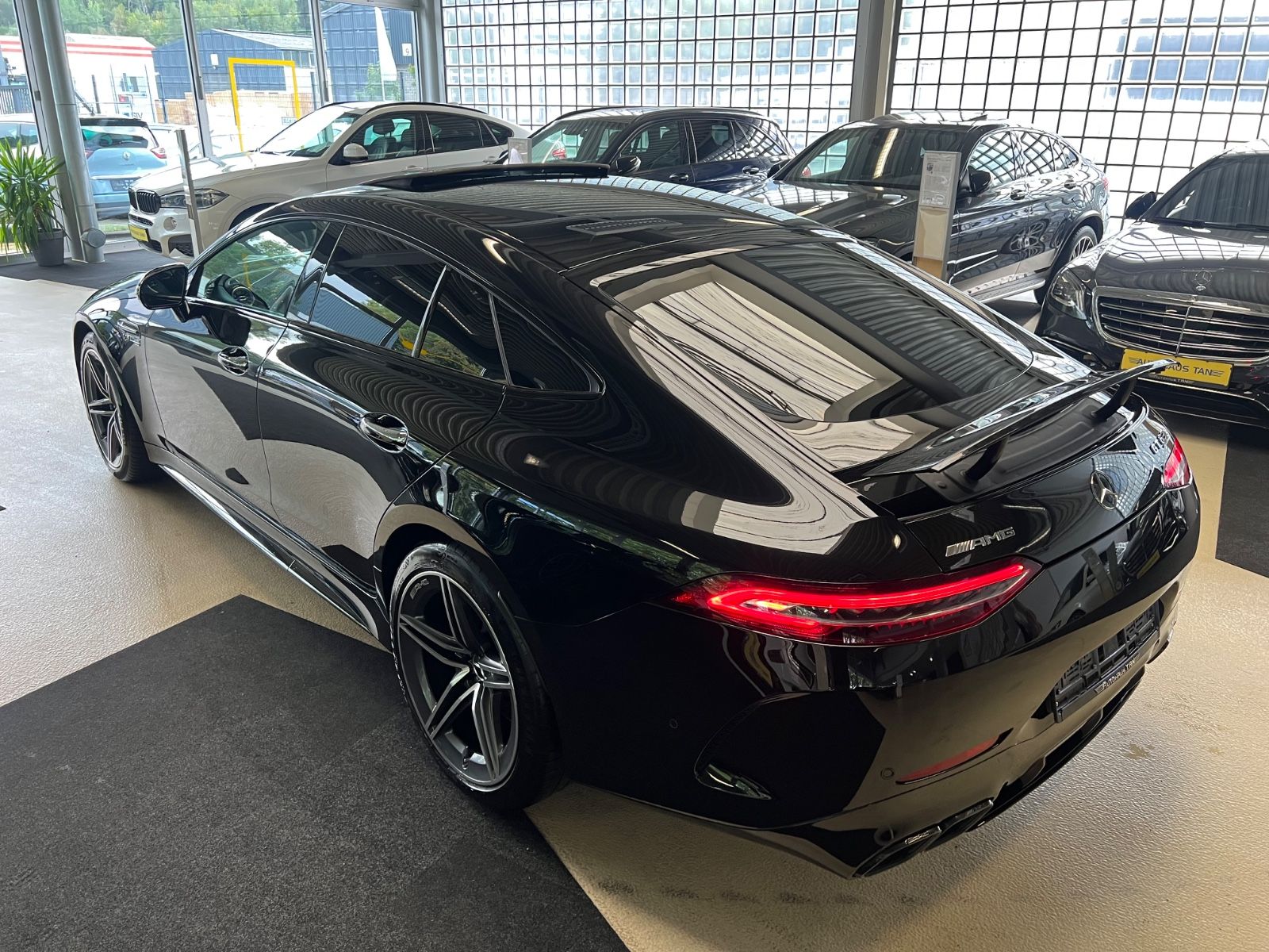 Fahrzeugabbildung Mercedes-Benz AMG GT 4-trg. 63 S 4Matic+ *SCHIEBEDACH*SITZBEL*