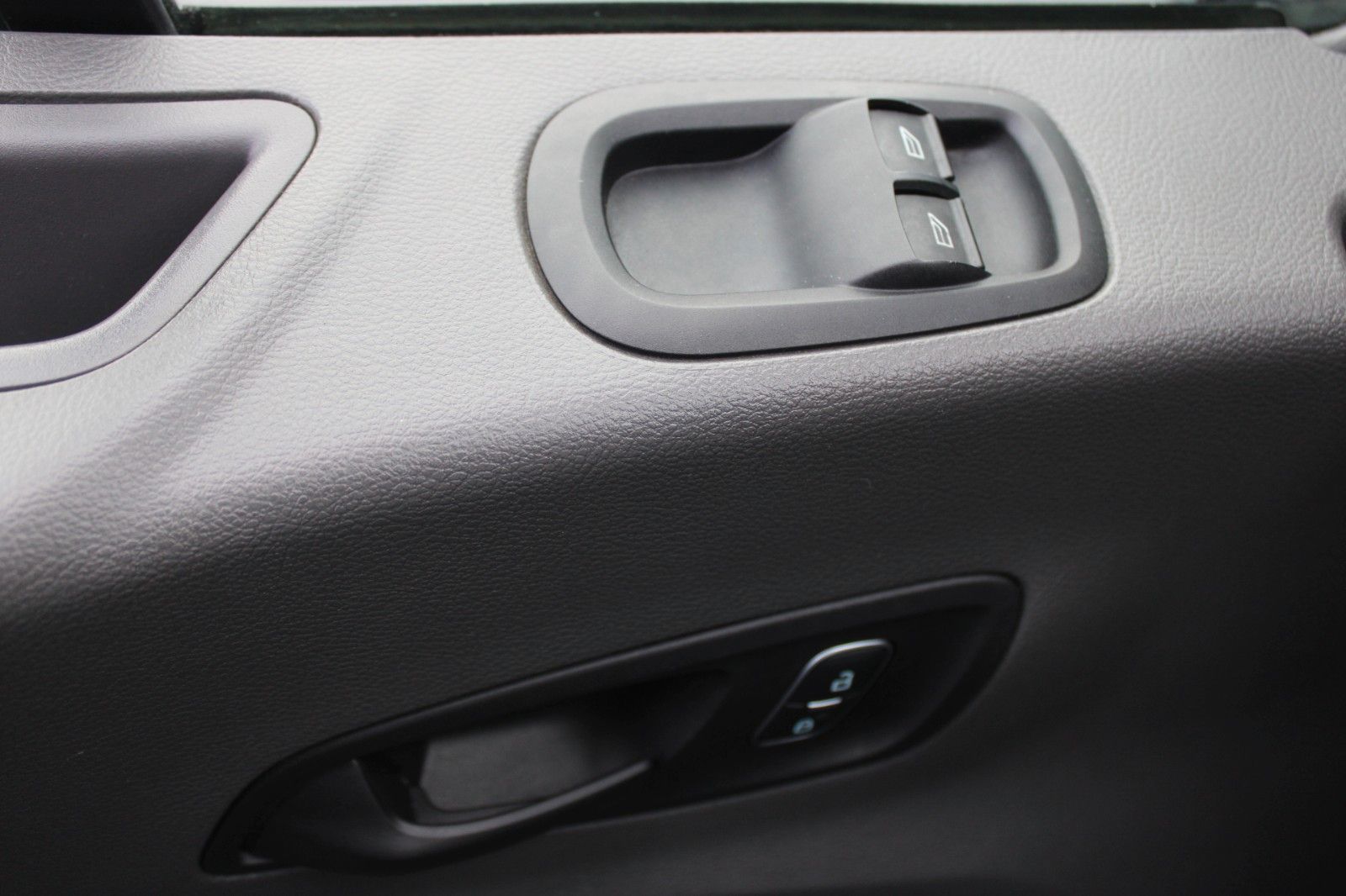 Fahrzeugabbildung Ford Transit 350 L3 H2 Kasten hoch lang KLIMA RFK AHK