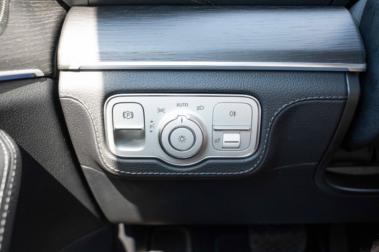 Fahrzeugabbildung Mercedes-Benz GLE 300 D 4MATIC HUD LED NIGHT KAM BURM