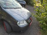 Volkswagen Touran 1.6 Basis Basis - Volkswagen Touran Basis mit Benzin-Antrieb
