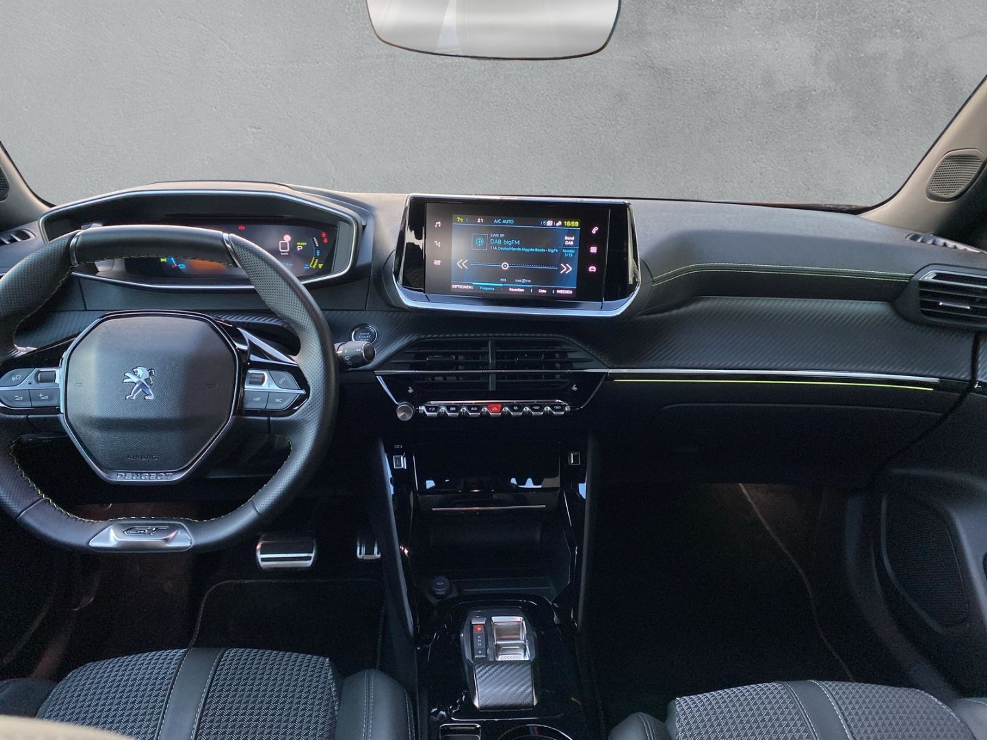 Fahrzeugabbildung Peugeot 2008 e- GT Elektromotor 136 *Sitzheizung*ACC*Kam