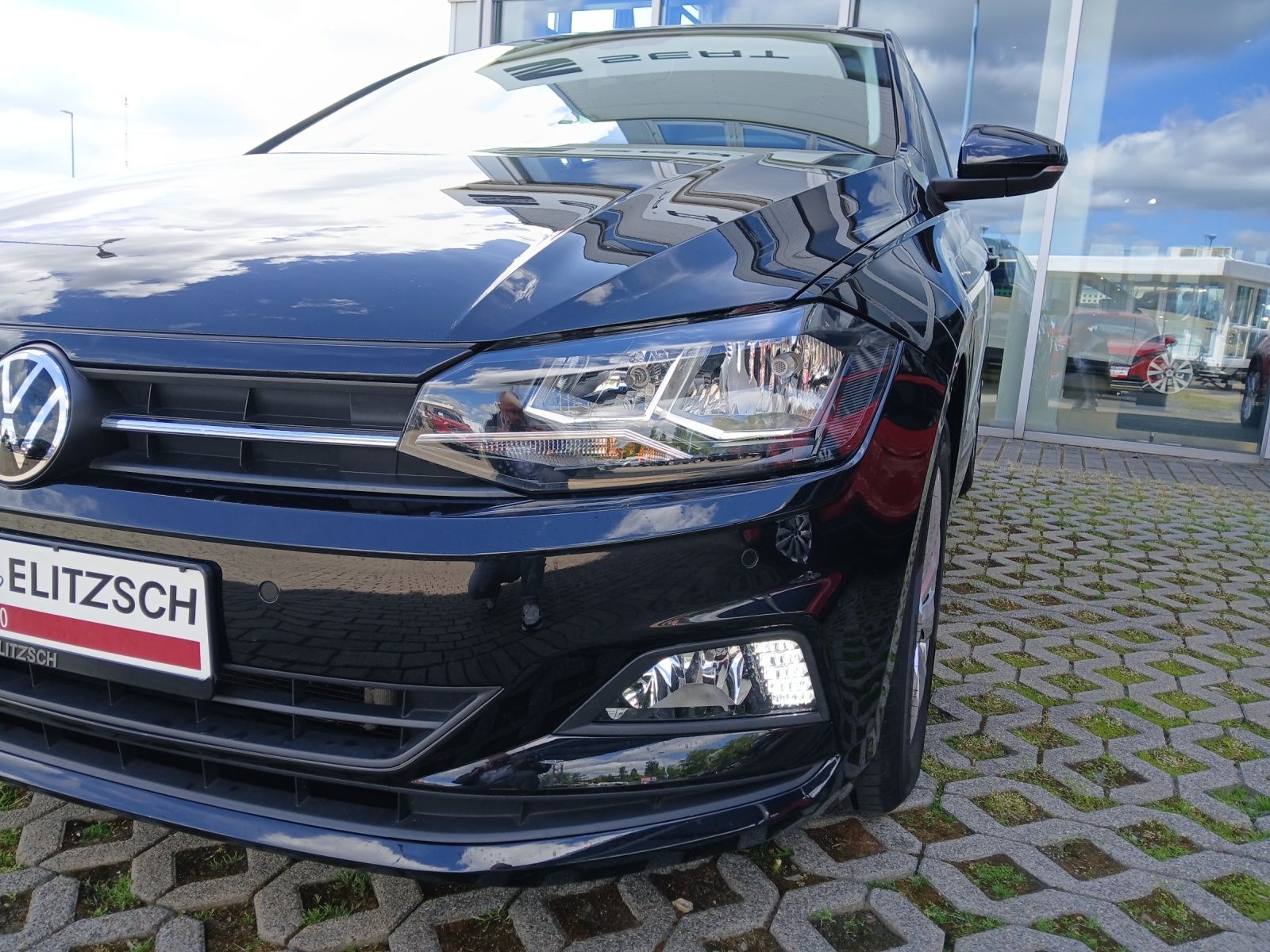 Fahrzeugabbildung Volkswagen Polo Comfortline 1.0 TSI Navi Klima PDC SH