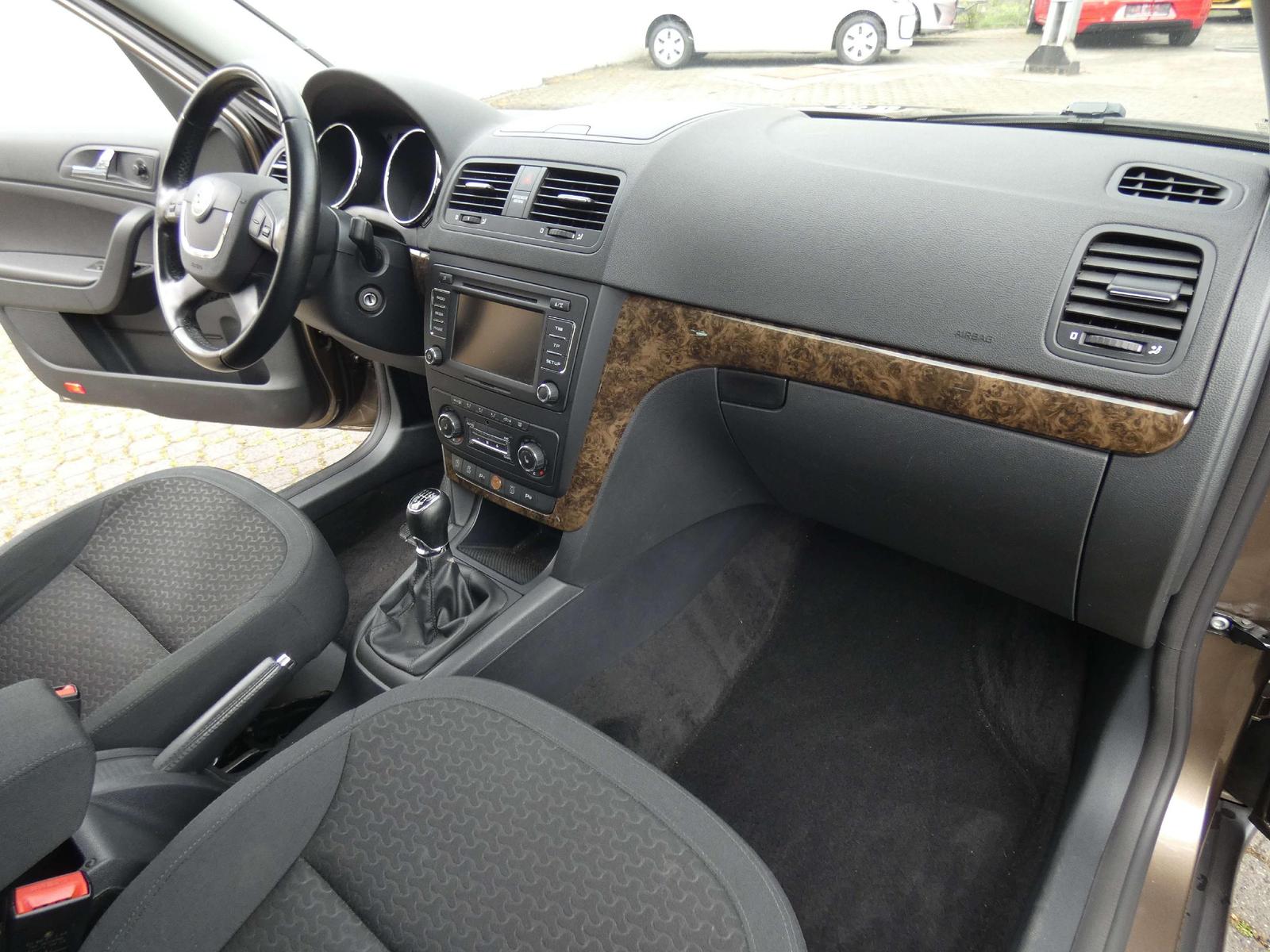 Skoda Yeti 1.4 TSI 122 ch – Elegance Plus – 1re main – Toit panoramique – Xénon – Park Assist – 140 500 km