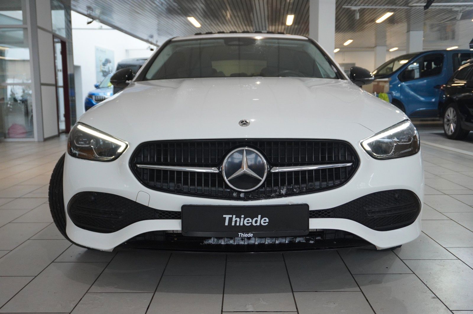 Fahrzeugabbildung Mercedes-Benz C 200 LIM. AVANTGARDE 9G NAVI/LED/KAMERA/PANO.