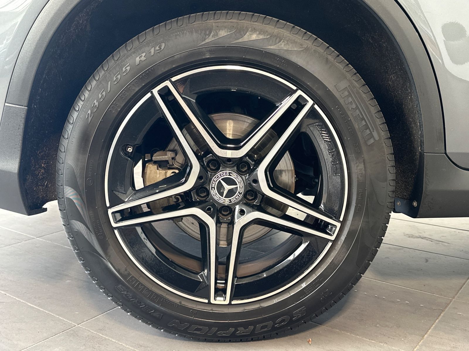 Fahrzeugabbildung Mercedes-Benz GLC 220d 4MATIC AMG Line NAV+LED+ACC+KAMERA+PANO