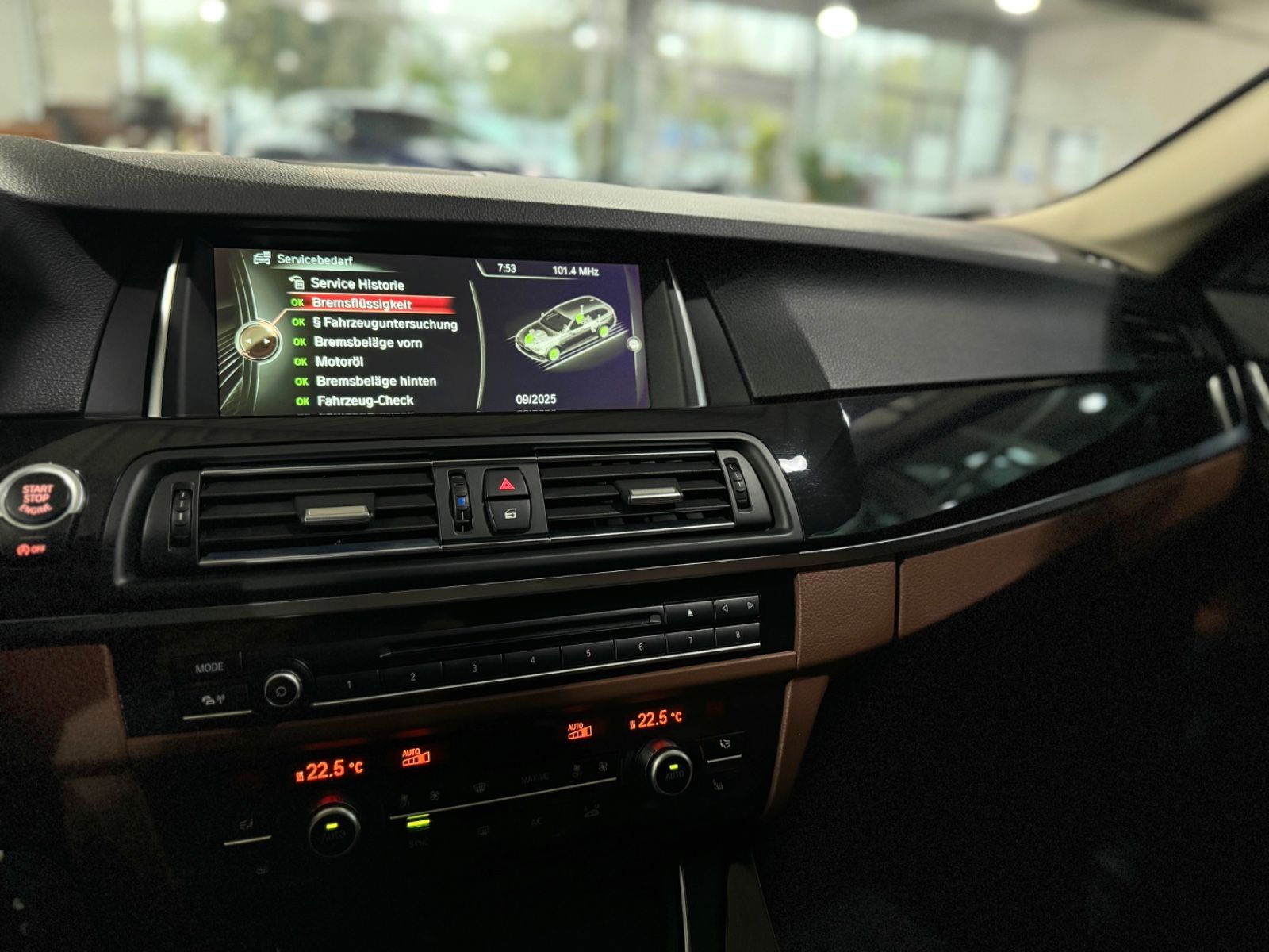 Fahrzeugabbildung BMW 520d HiFi NaviPro PDC Sitzhzg Lordos Sportsitz