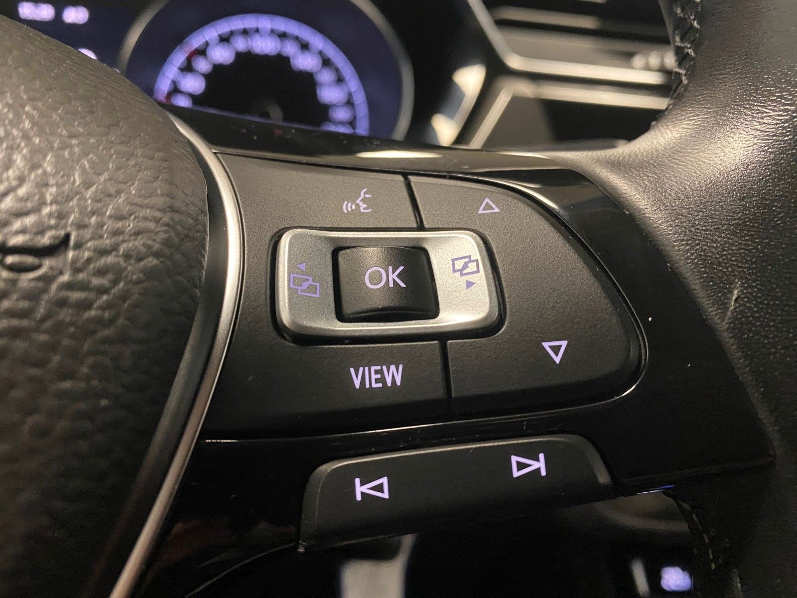 Fahrzeugabbildung Volkswagen Touran 1.5 TSI JOIN+NAVI+AHK schwenk+KAMERA+ACC+