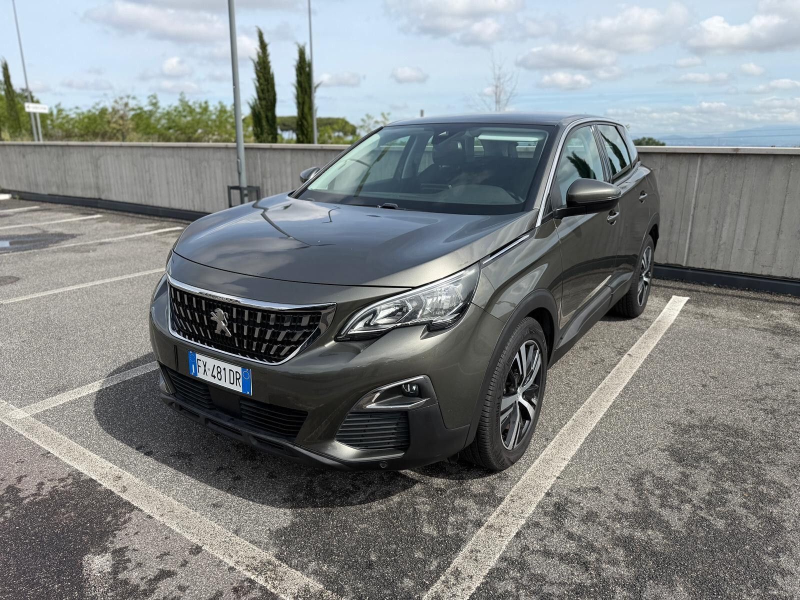 PEUGEOT 3008
