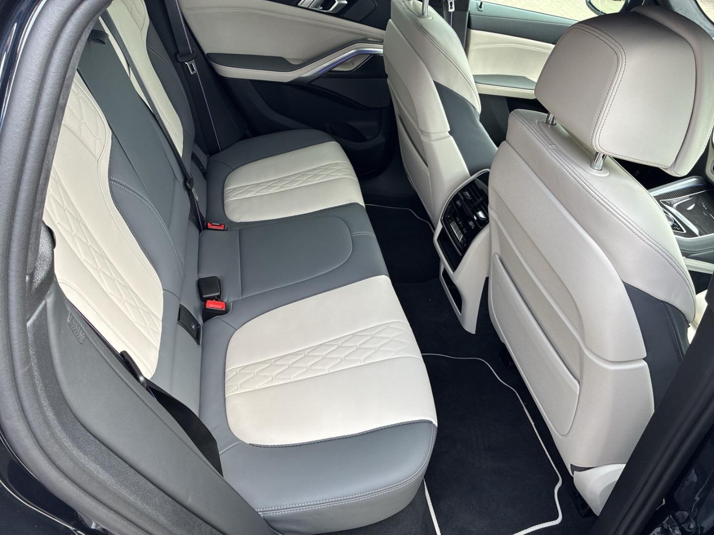 BMW X6 M60 xDrive M Sportpaket Pro HuD AHK Carbon   