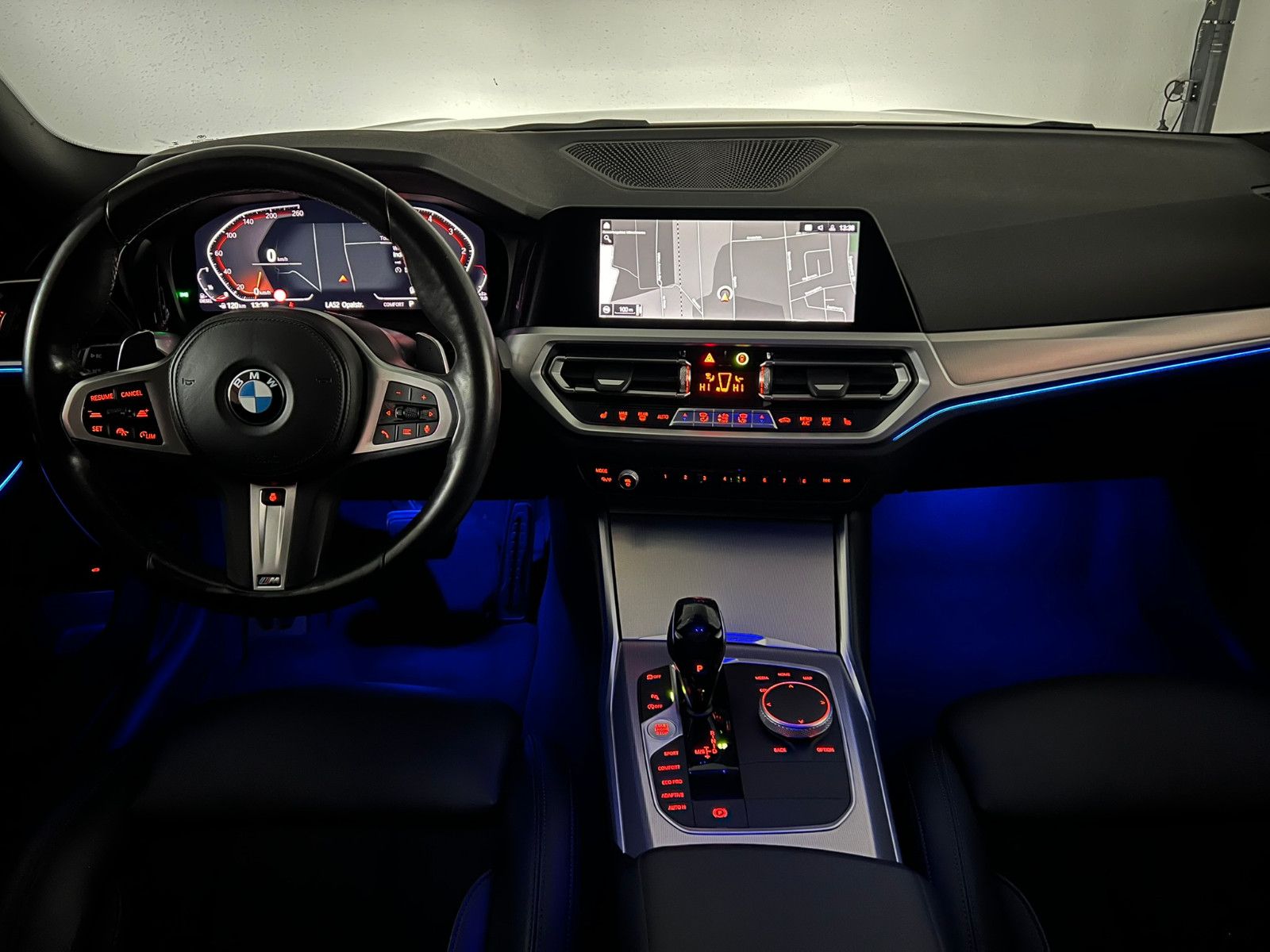 Fahrzeugabbildung BMW 320 d xDrive M SPORT/PANO/HuD/H&K/VRTL COCKPIT