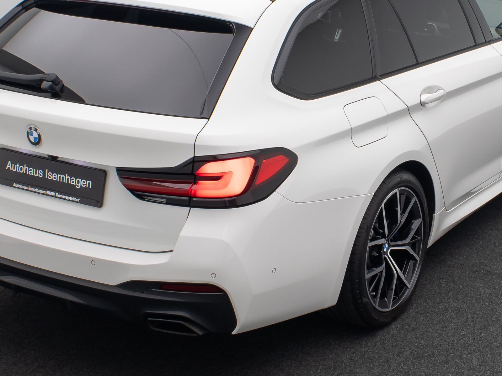 Fahrzeugabbildung BMW 530d xD M Sport DAB Kamera HUD Laser 4*Klima 19"