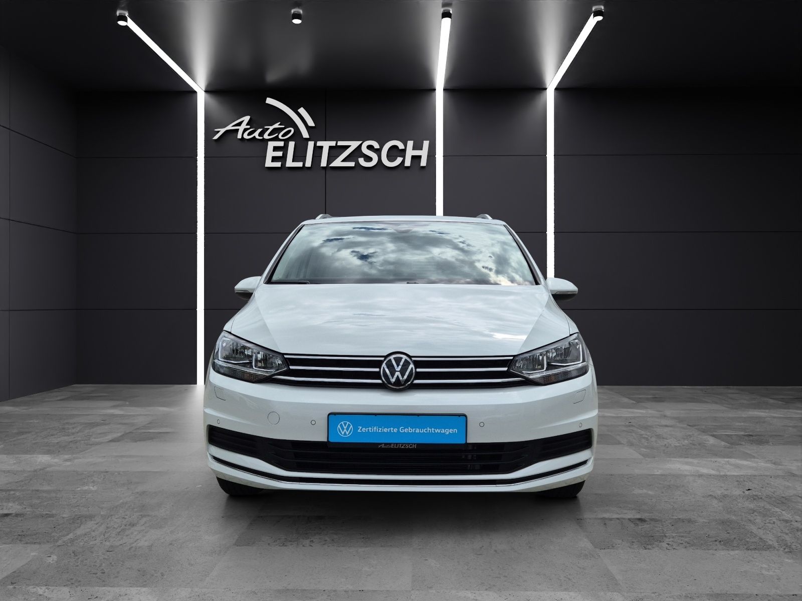 Fahrzeugabbildung Volkswagen Touran TSI Move 7-Si AHK Navi AID ACC PDC SH LM