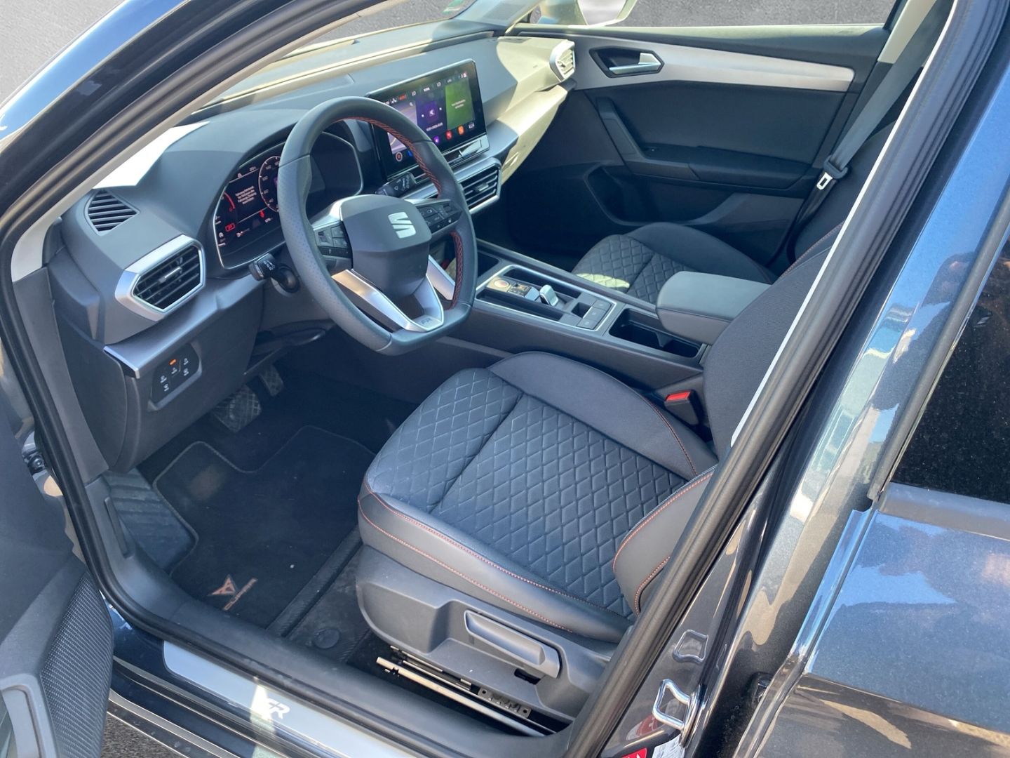 Fahrzeugabbildung SEAT Leon Sportstourer FR 2.0 TDI EU6d Navi Digitales