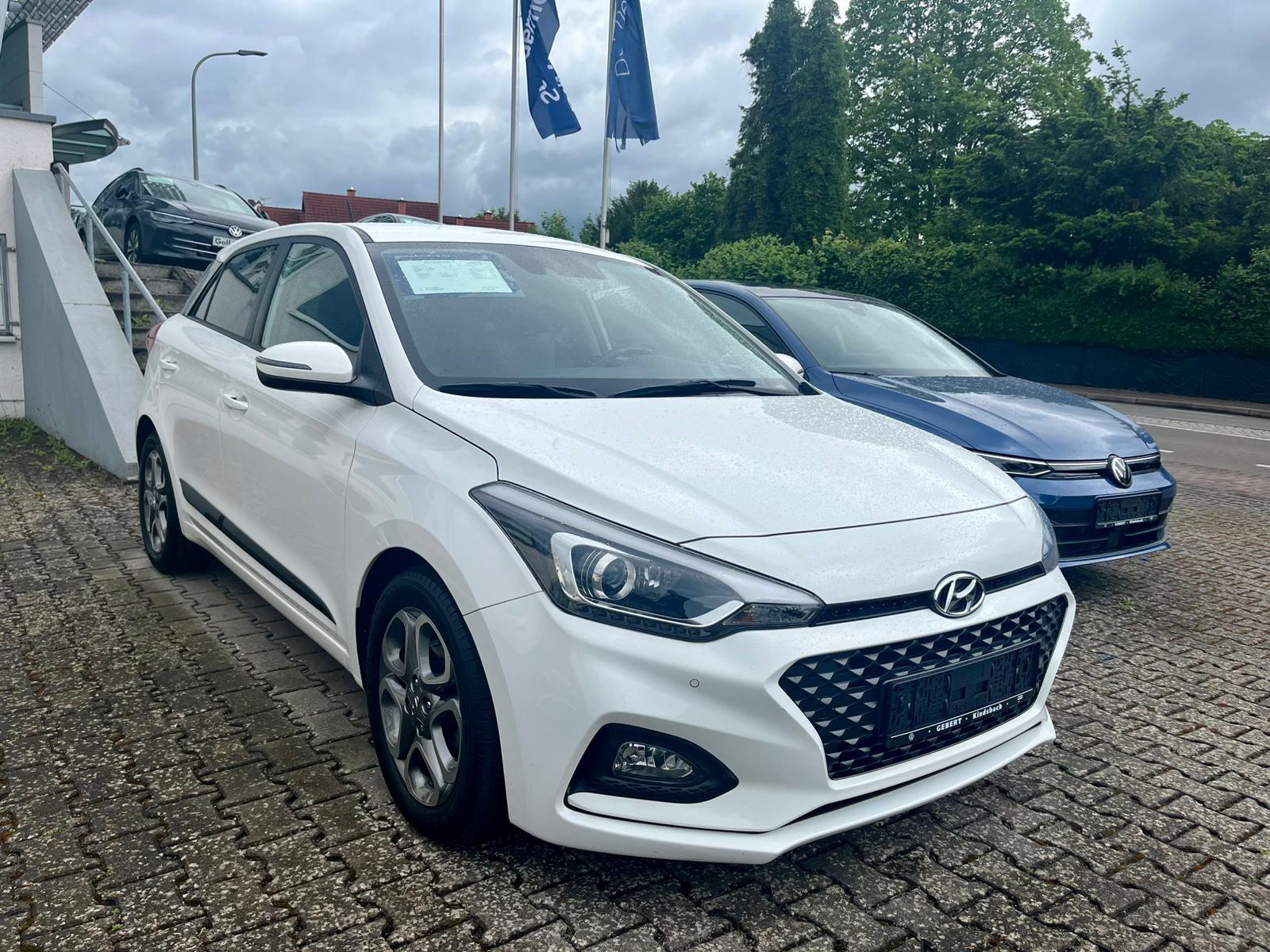 Hyundai i20 blue Style