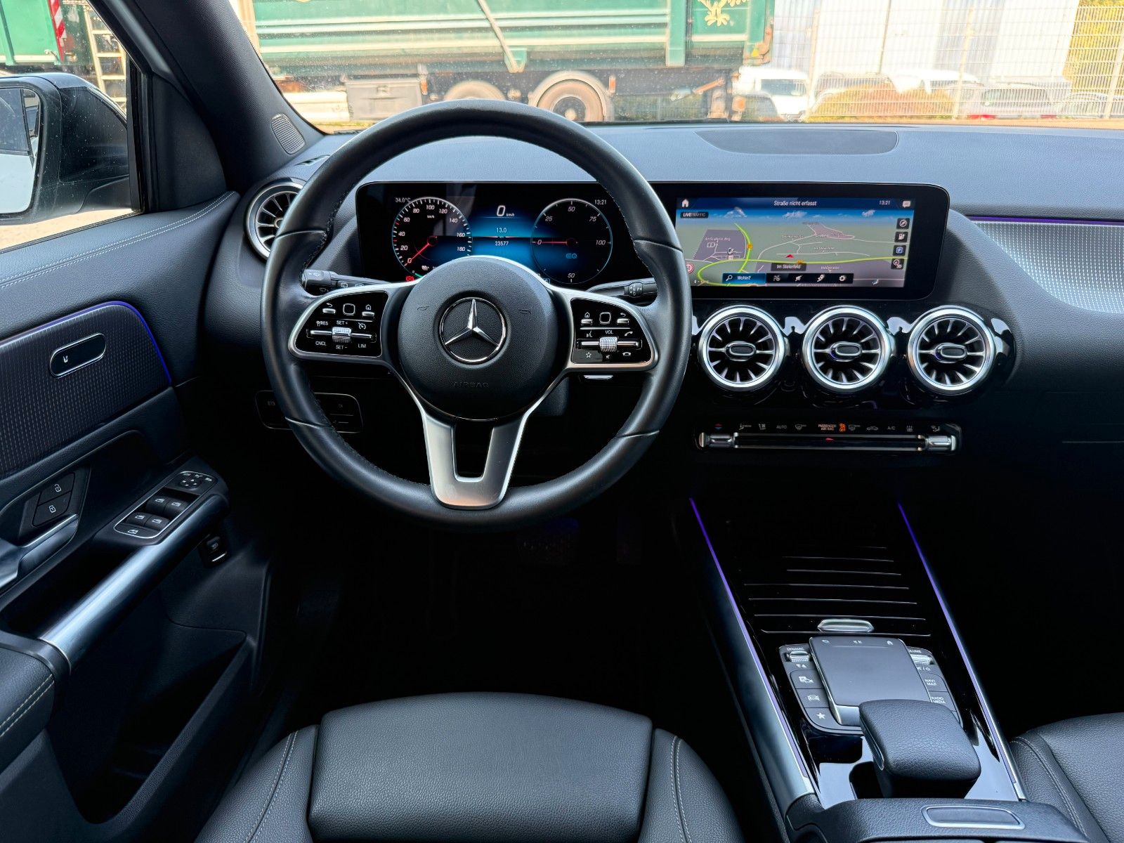 Fahrzeugabbildung Mercedes-Benz EQA 300 4M Progressive+Ambiente+RFK+19AMG+TotW