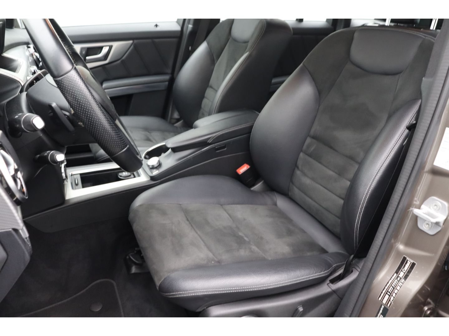 Fahrzeugabbildung Mercedes-Benz GLK 220 CDI BlueEfficiency ACC Navi AHK