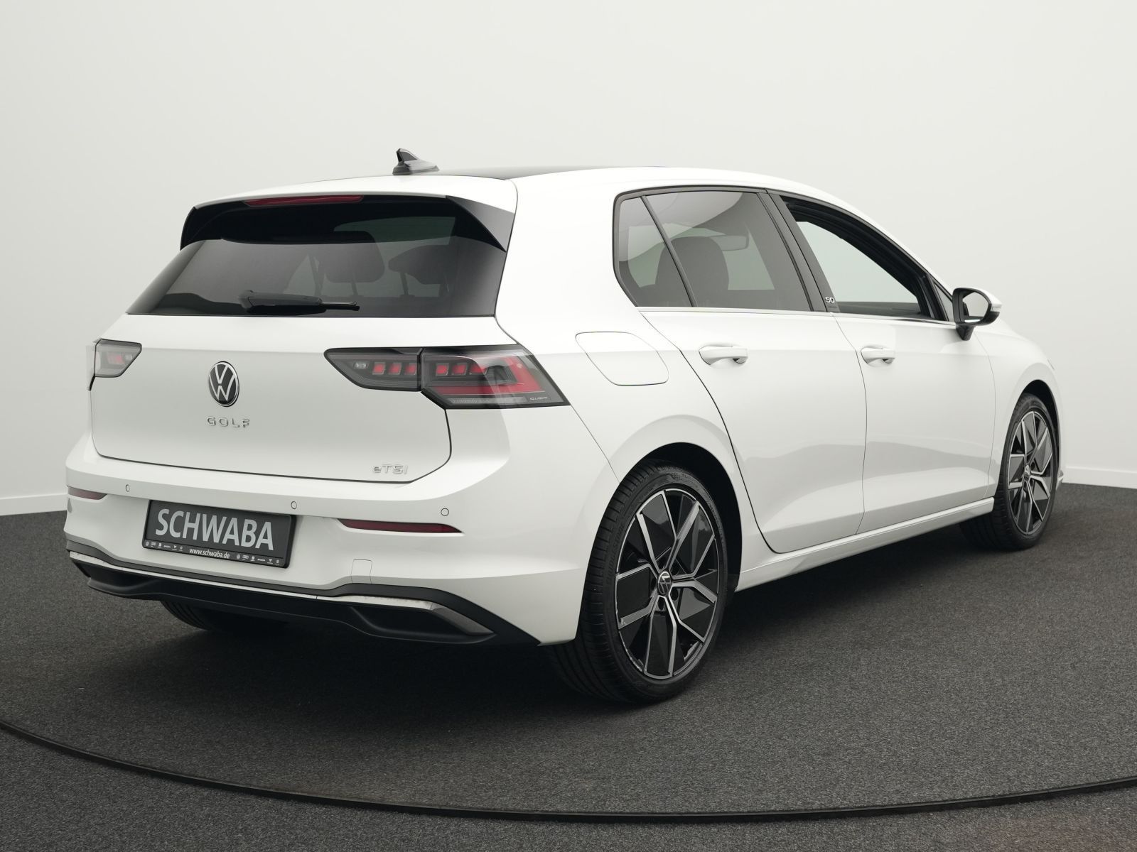 Volkswagen Golf VIII Edition 50 1.5 eTSI DSG *NAVI*ab 199€ imagem 3