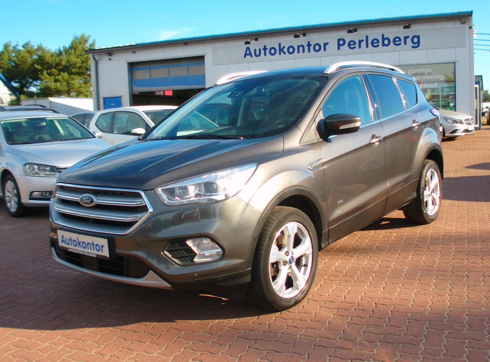 Ford Kuga 4WD Titanium.Teilleder.Kamera.AHK 2.100kg