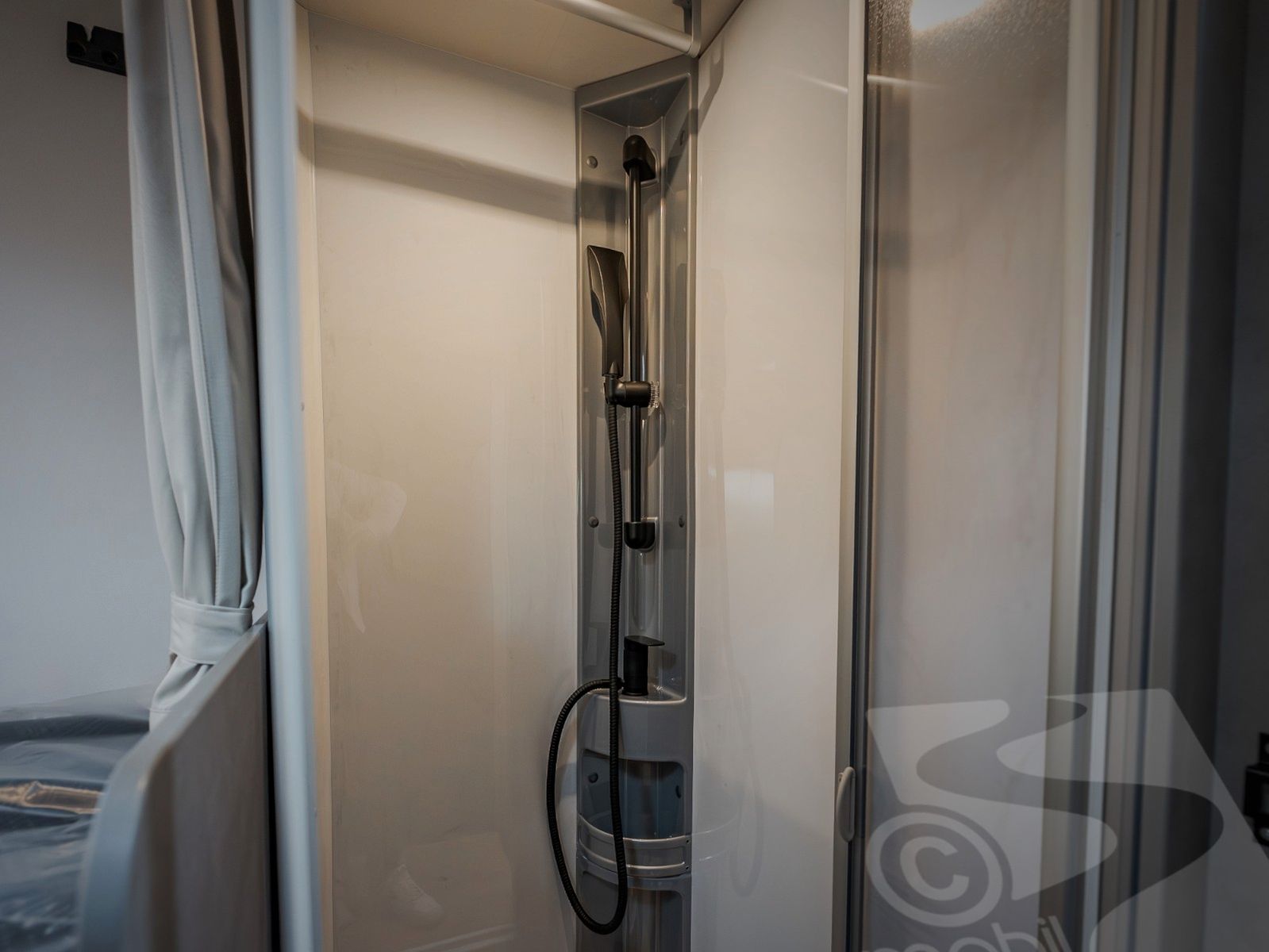 Fahrzeugabbildung Crosscamp EXPDN 7.4 E Peugeot Automatik