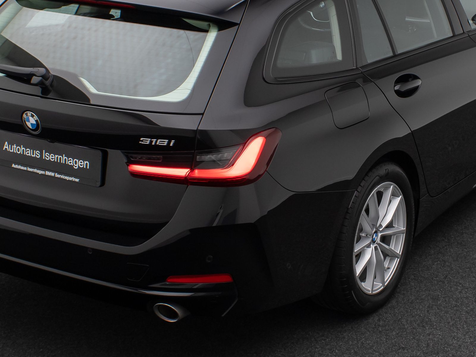 Fahrzeugabbildung BMW 318i Kamera DAB CockPit+ Widscreen Alarm LED