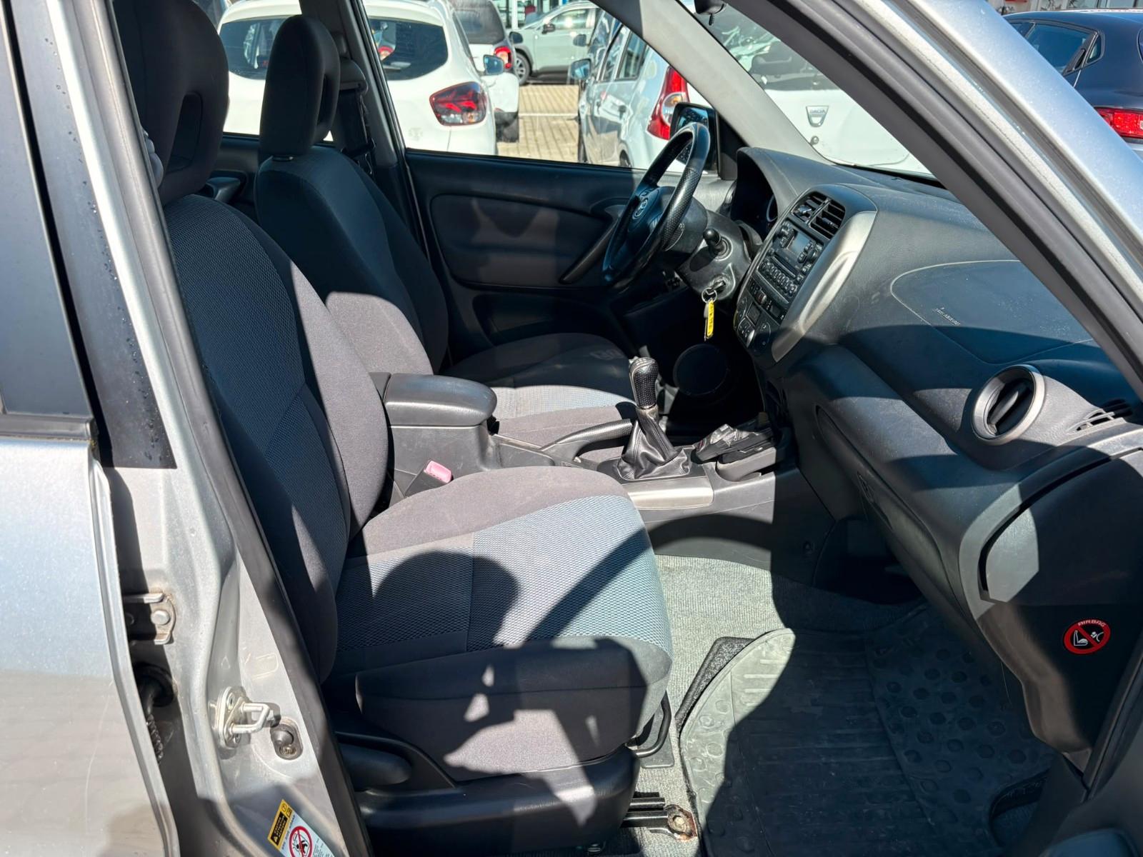 TOYOTA RAV4 - 2.0 -150 CV - BVM - VOLANT EN CUIR