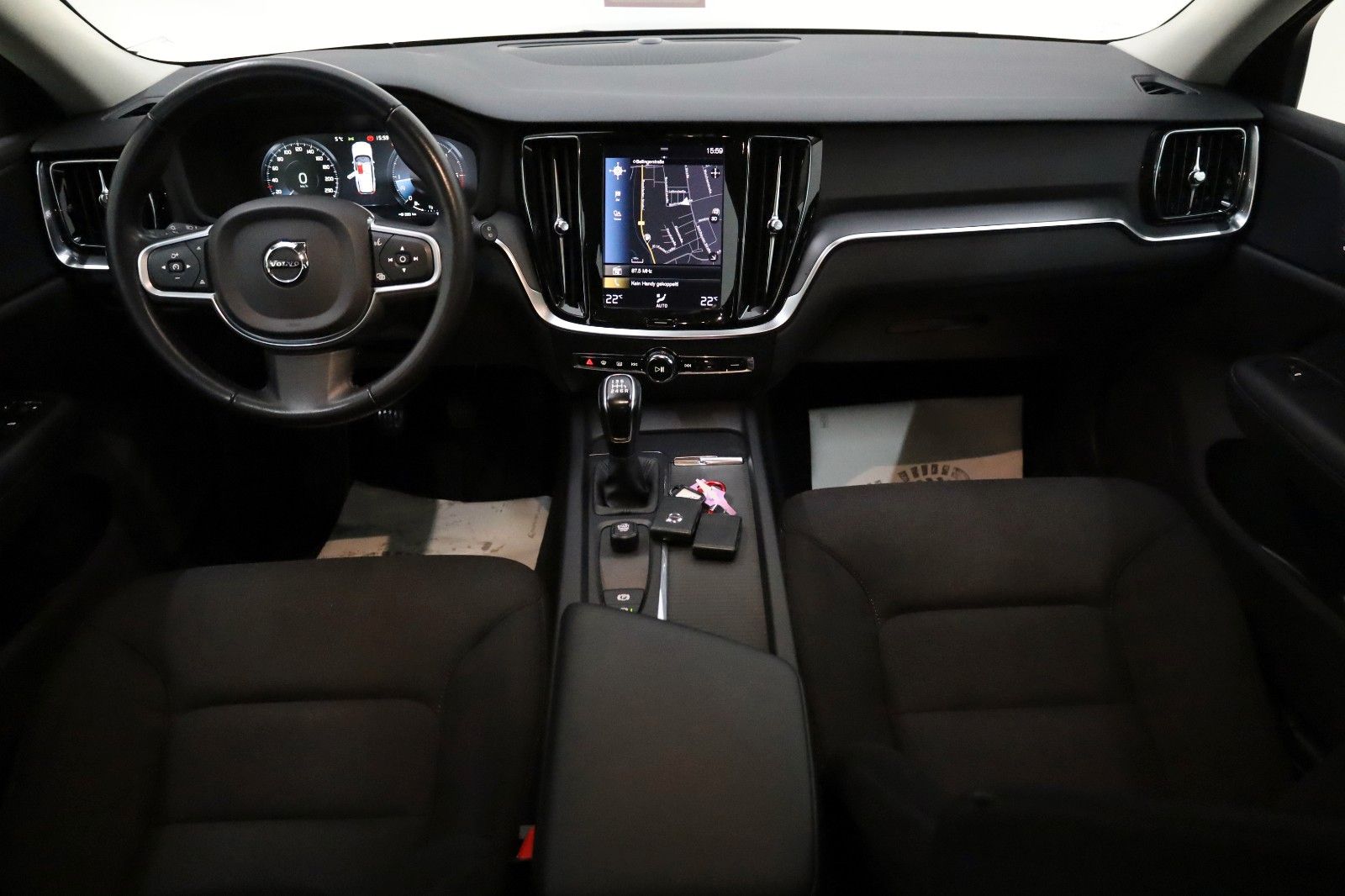 Fahrzeugabbildung Volvo V60 D3, Navi,LED,PDC v.h.,Carplay,ACC