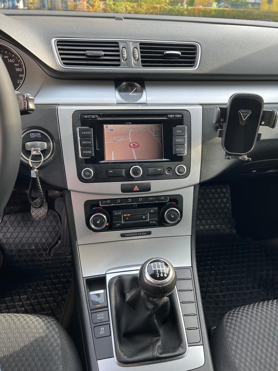 Volkswagen Passat 2011 — photo 10