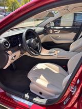 Mercedes-Benz E 220 d Autom. - - Mercedes-Benz E 220: Rot