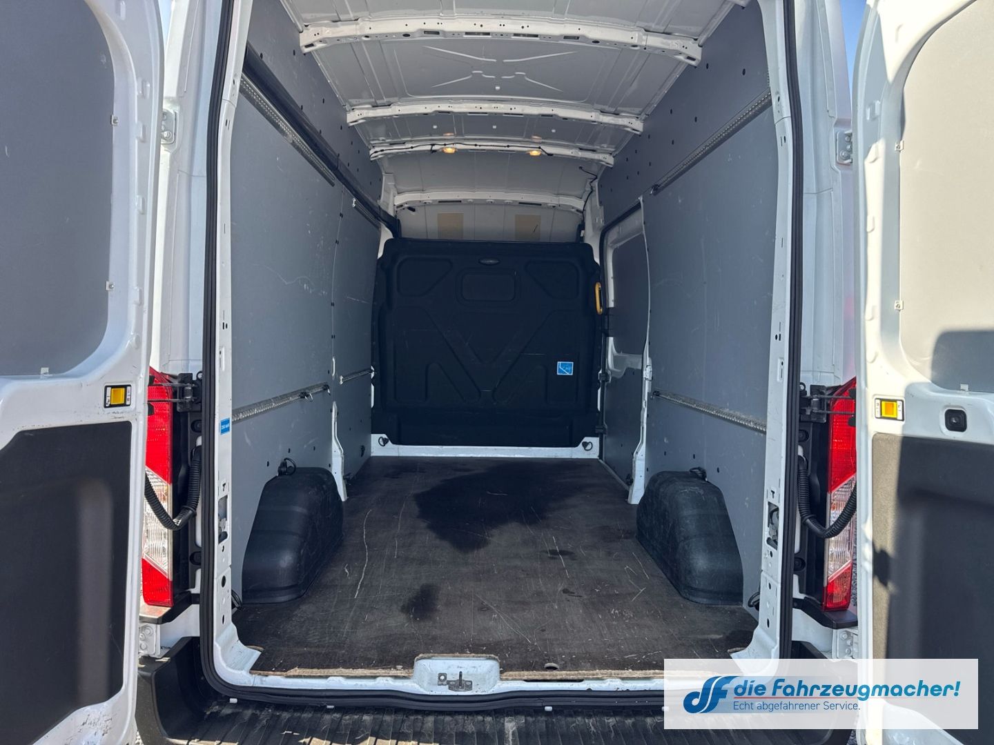 Fahrzeugabbildung Ford Transit Kasten 350 L3 Trend Apple CarPlay Androi