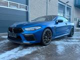 BMW M8 Coupe Competition - blaue BMW M8