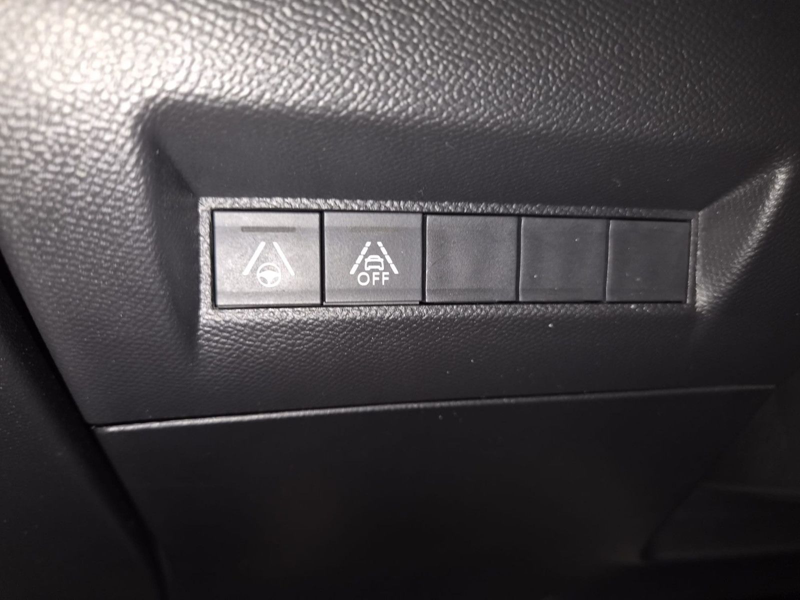 Fahrzeugabbildung Peugeot 208 GT / LED / NAVI / KAMERA / SCHECKHEFT