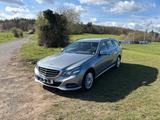 Mercedes-Benz E 200 T BlueEFFICIENCY - - Mercedes-Benz E 200: Behindertengerecht