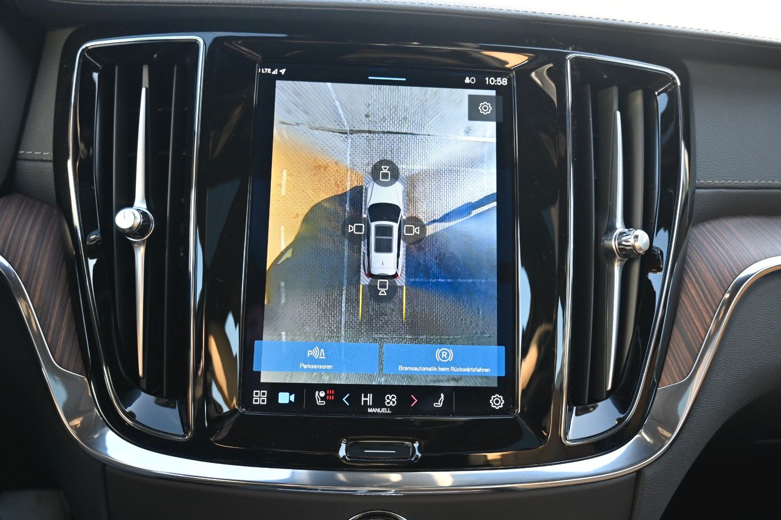 Fahrzeugabbildung Volvo V60 CC B4D AWD Ultimate*LED*PANO*360*H&K*MASSAGE