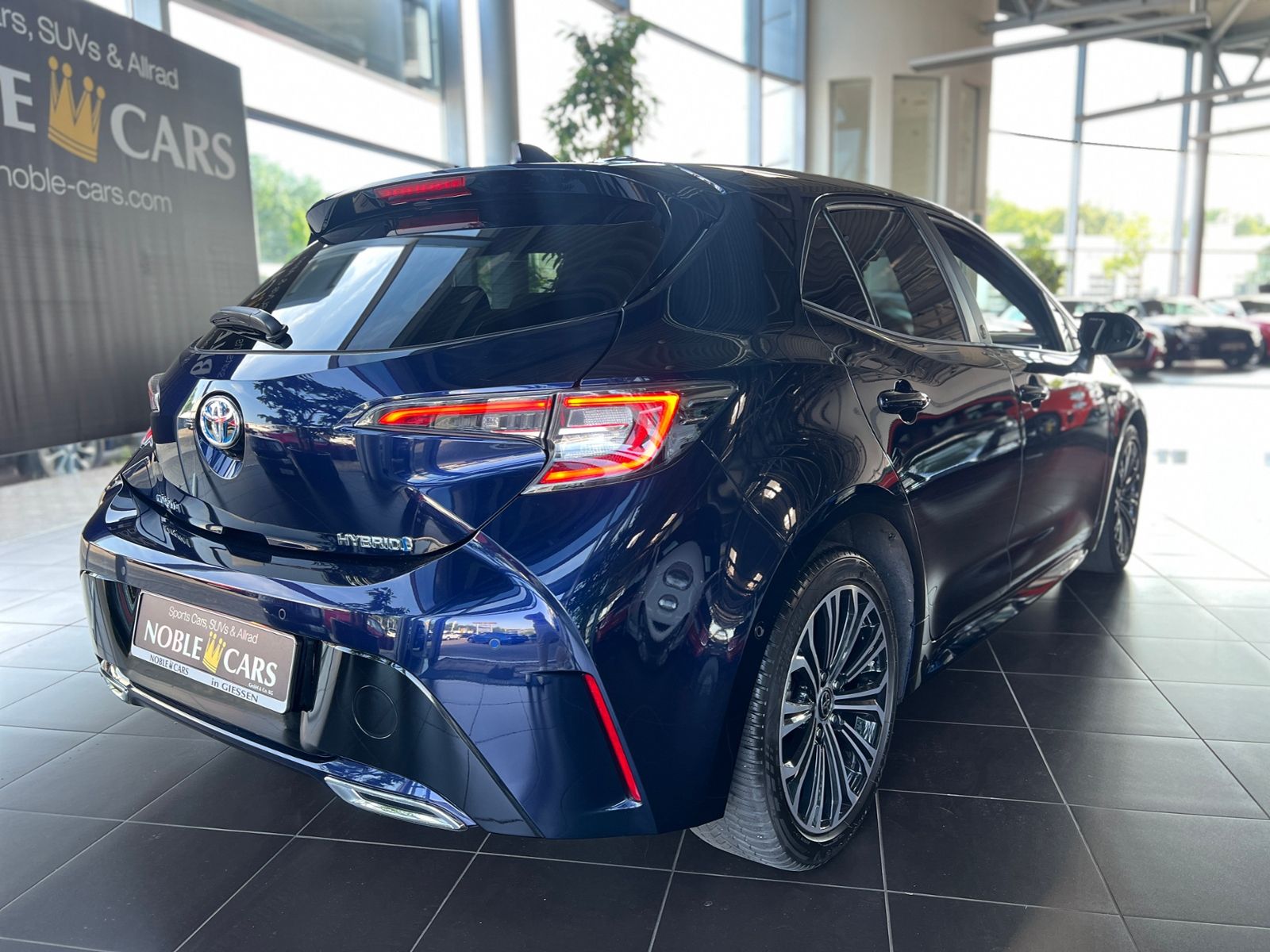 Fahrzeugabbildung Toyota Corolla 2.0 Hybrid Team D JBL LED RFK NAVI SHZ