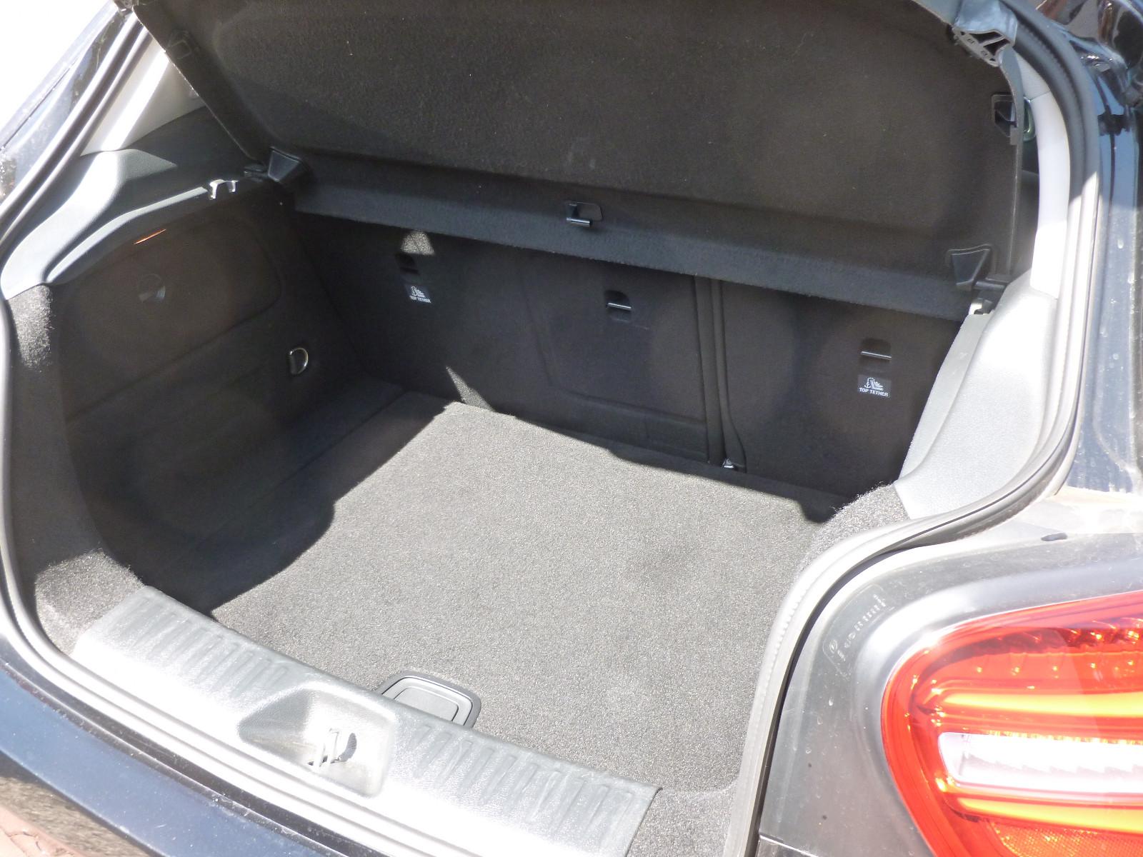 Mercedes-Benz A 250 Urban LED/H-K/Navi/Business/RFK
