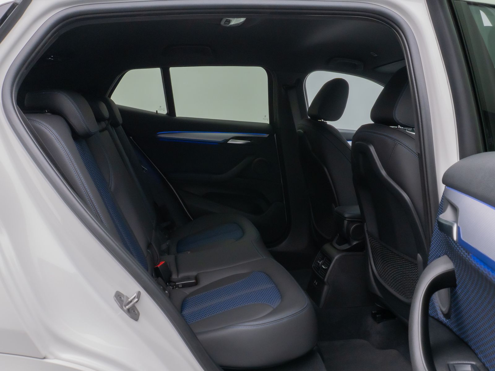 Fahrzeugabbildung BMW X2 xD20i M Sport Kamera HUD DAB Navi+ Alarm 19"