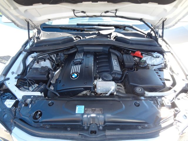 Fahrzeugabbildung BMW 525i Edition/AHK/1.Hand/Pano/Leder/Xenon/