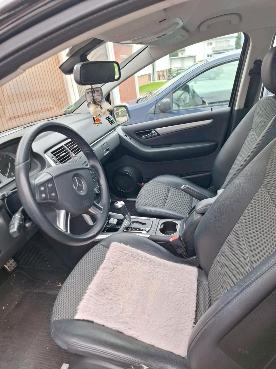 Mercedes-Benz B180 2010 — photo 6