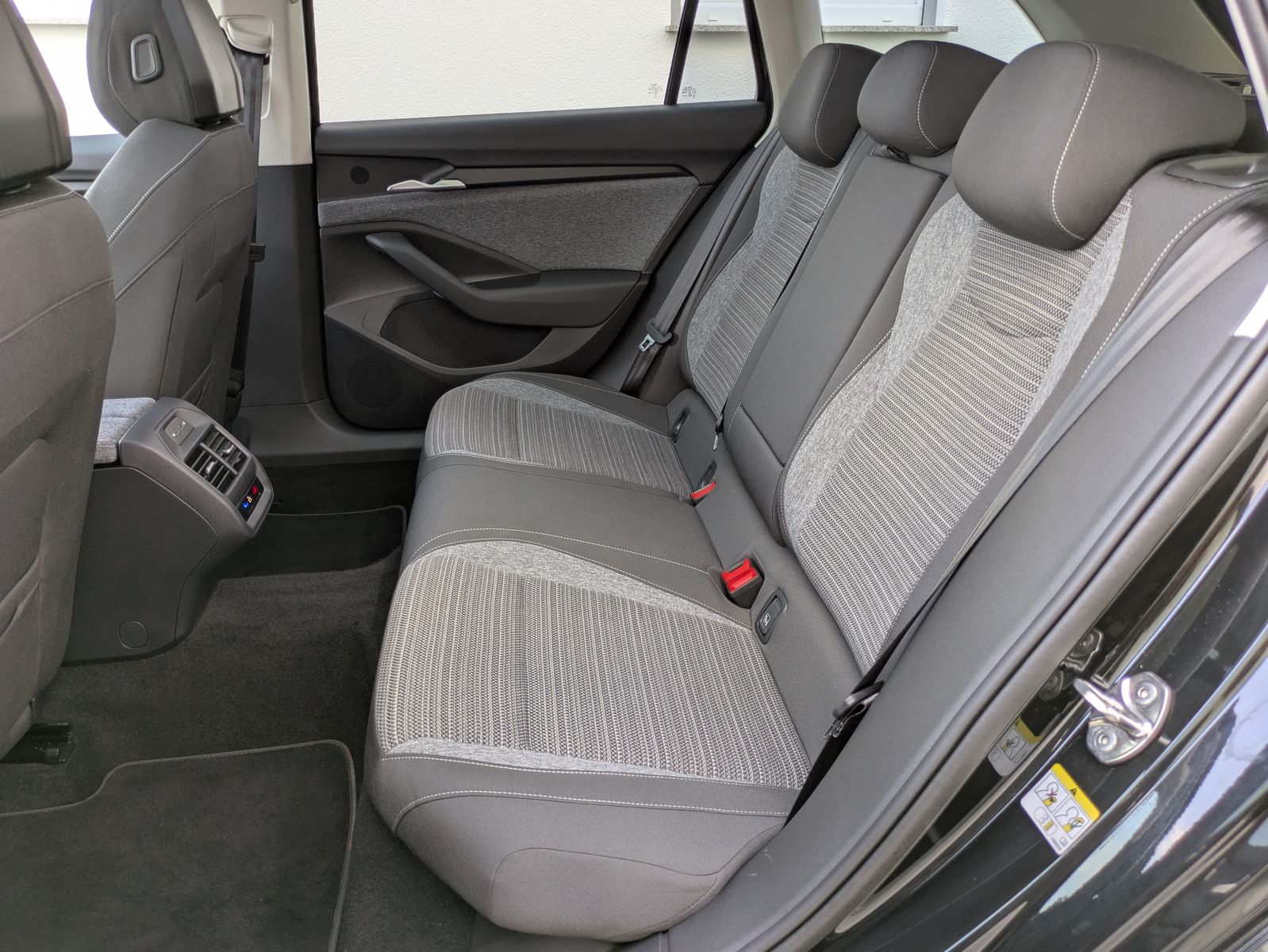 Fahrzeugabbildung SKODA Superb 2.0 TDI 4x4 Selection MATRIX*AHK*PANO*19"