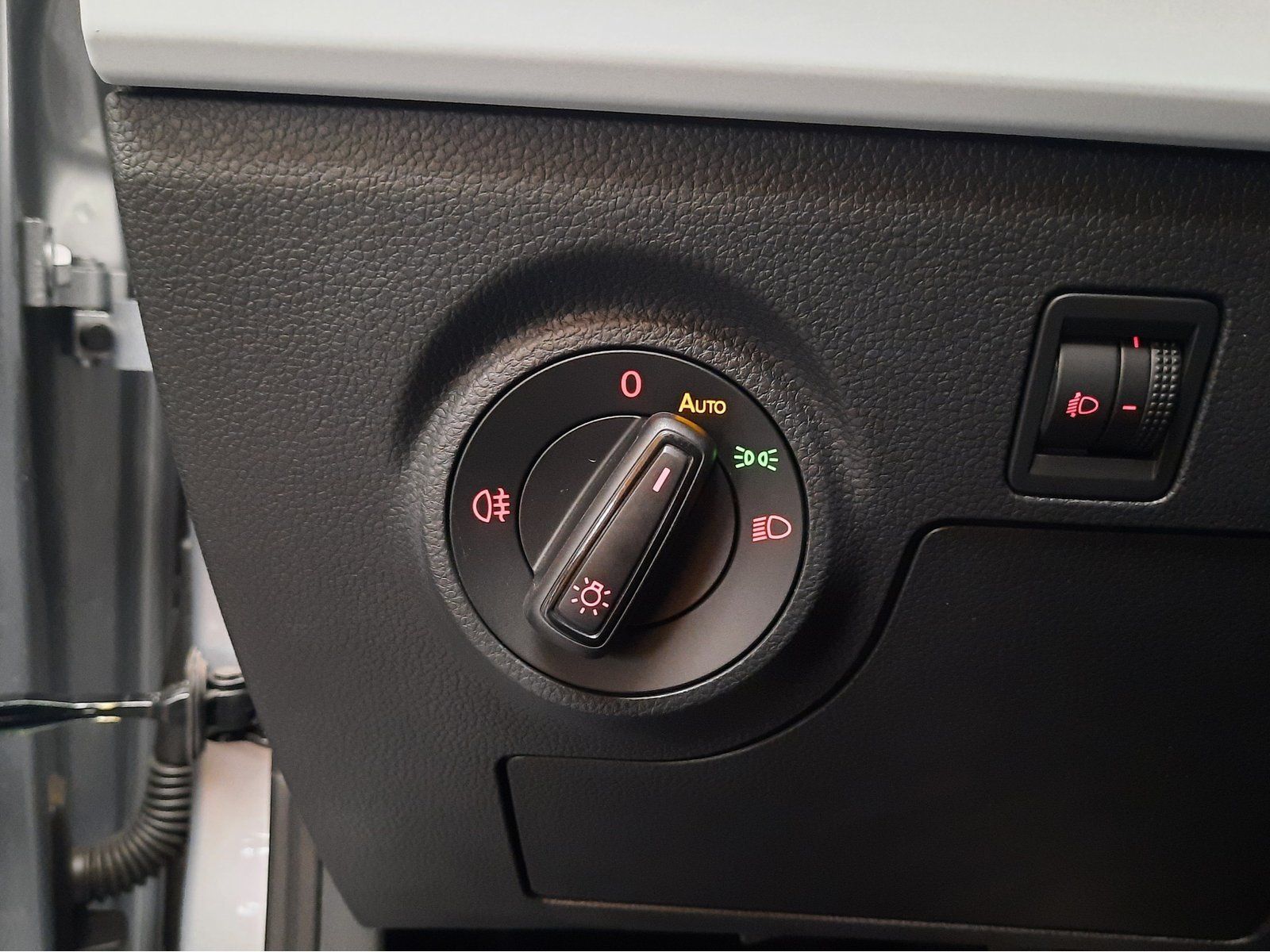 Fahrzeugabbildung SEAT Ibiza Style TSI *Navi*Cam*LED*Sitzhzg*Einparkh*