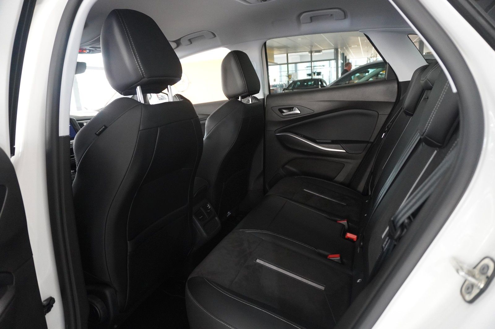 Fahrzeugabbildung Opel Grandland (X) 1.6T GSe HYBRID 4X4 NAVI/LED/SPORT